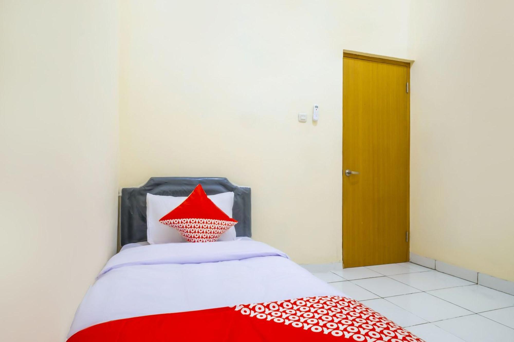 Hotel O Syariah Tasikmalaya Near Universitas Siliwangi Formerly Siliwangi Guest House Екстер'єр фото