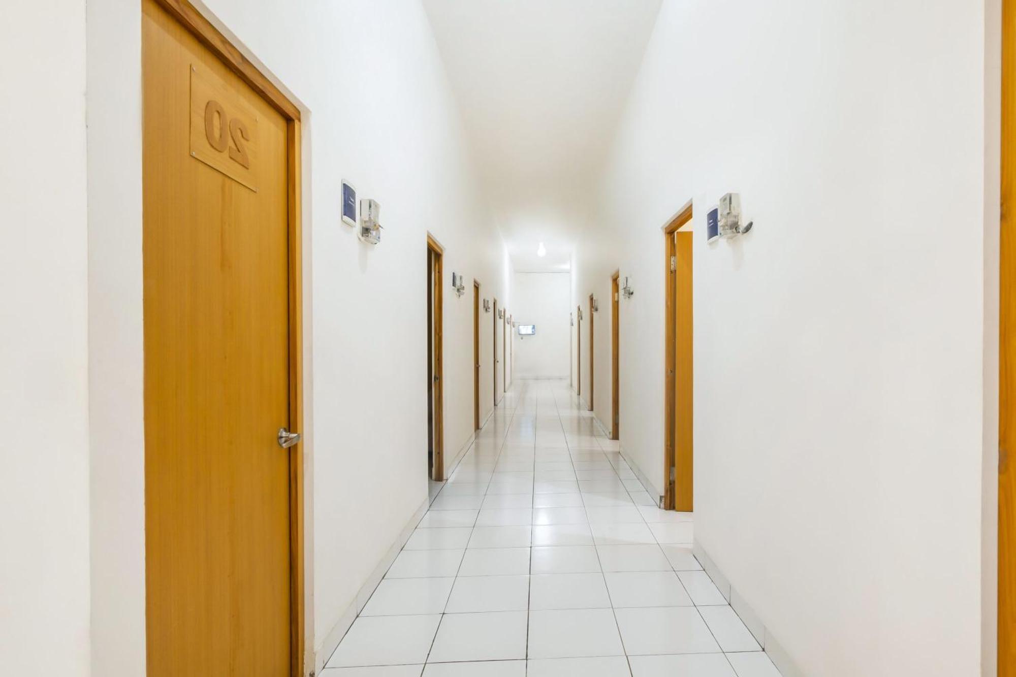 Hotel O Syariah Tasikmalaya Near Universitas Siliwangi Formerly Siliwangi Guest House Екстер'єр фото