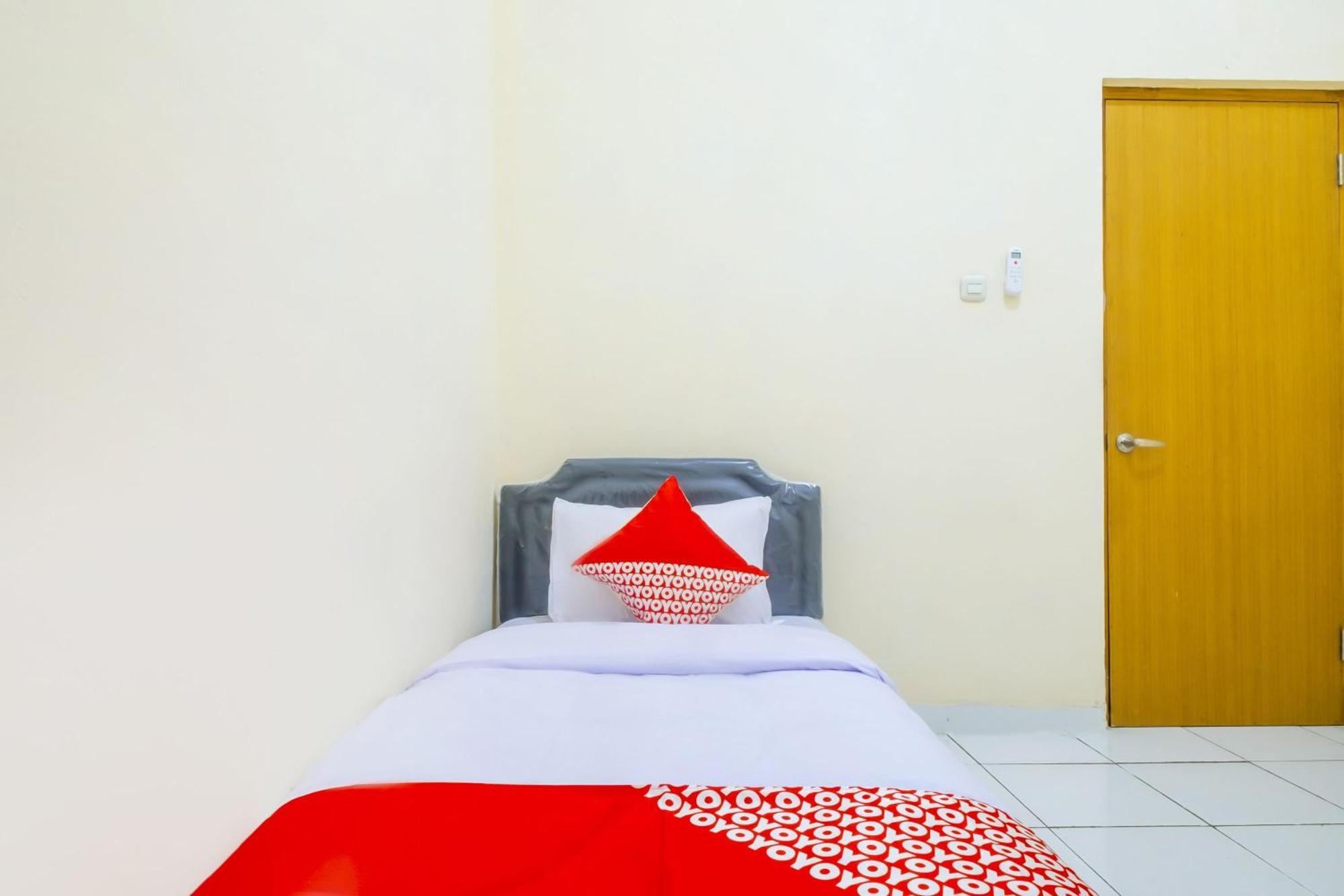Hotel O Syariah Tasikmalaya Near Universitas Siliwangi Formerly Siliwangi Guest House Екстер'єр фото